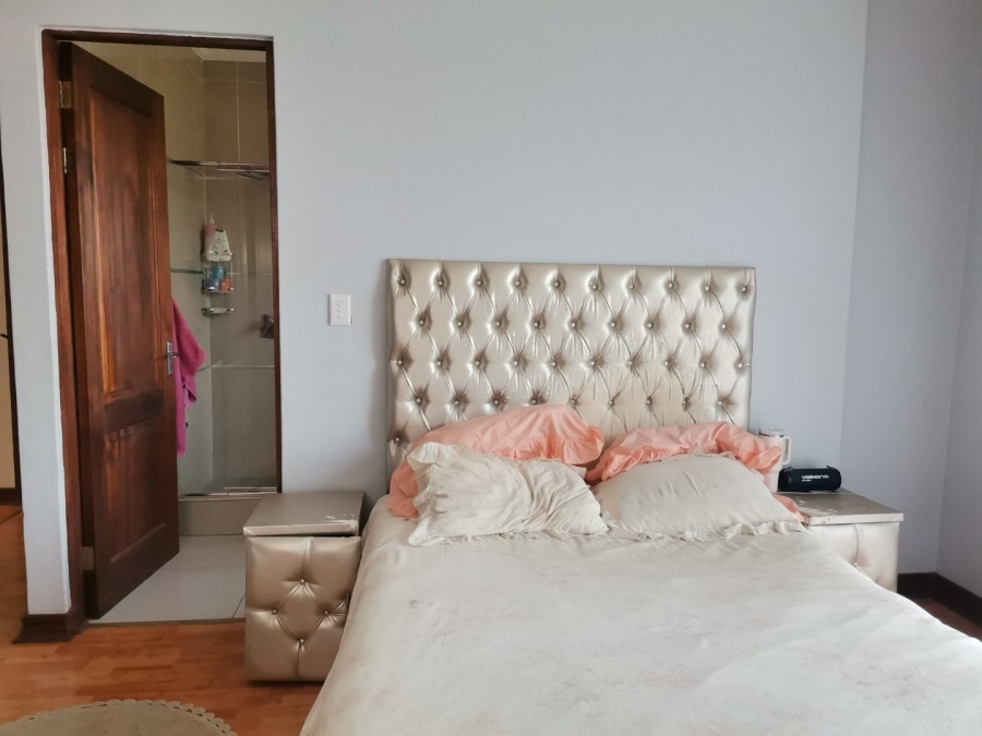 5 Bedroom Property for Sale in Zambezi Country Estate Gauteng