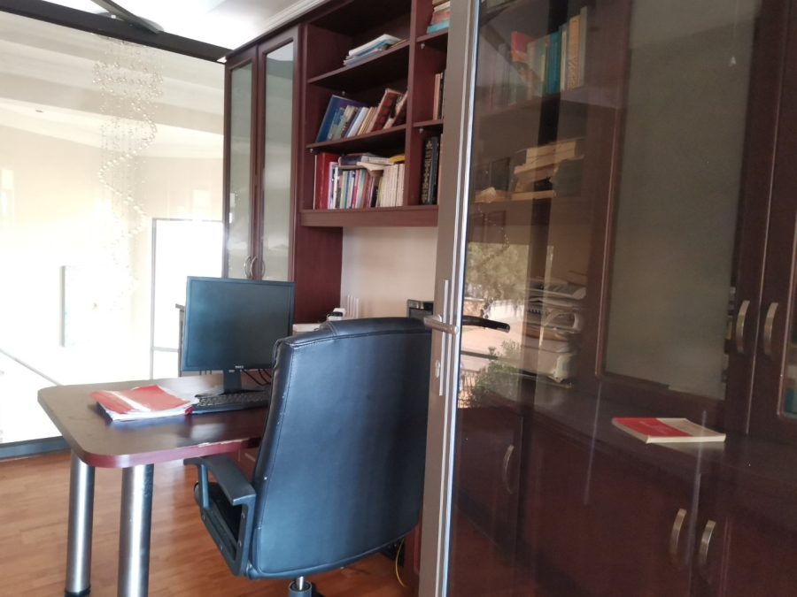 5 Bedroom Property for Sale in Zambezi Country Estate Gauteng