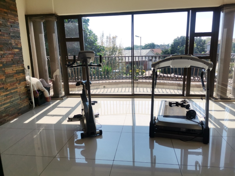 5 Bedroom Property for Sale in Zambezi Country Estate Gauteng