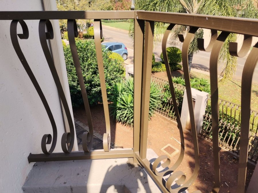 5 Bedroom Property for Sale in Zambezi Country Estate Gauteng