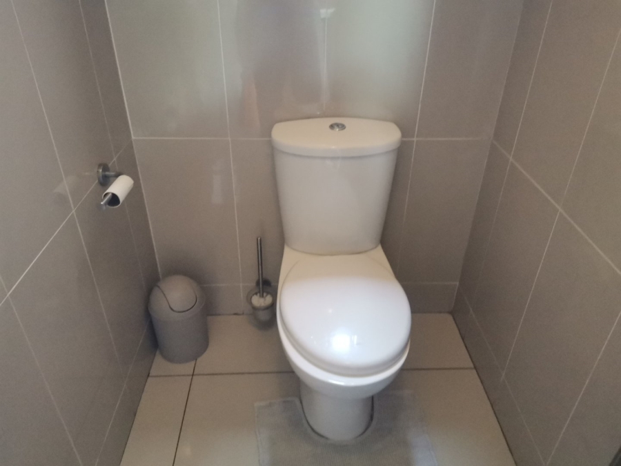 5 Bedroom Property for Sale in Zambezi Country Estate Gauteng