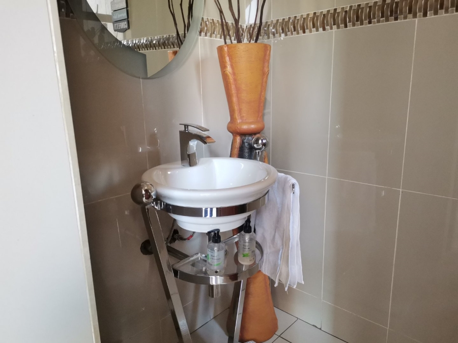 5 Bedroom Property for Sale in Zambezi Country Estate Gauteng