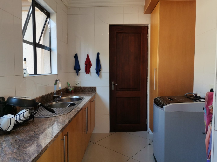 5 Bedroom Property for Sale in Zambezi Country Estate Gauteng