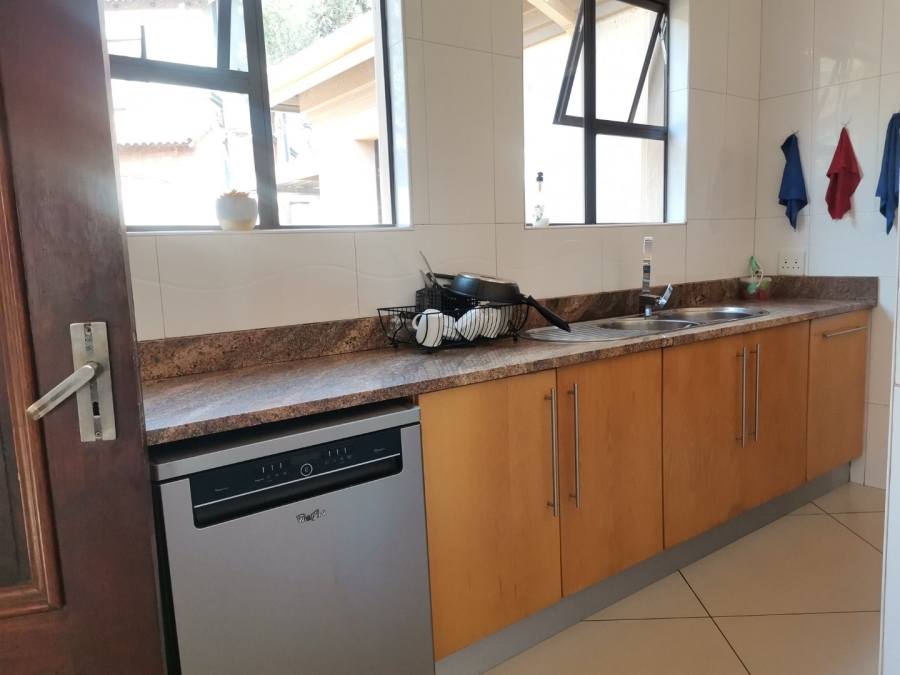 5 Bedroom Property for Sale in Zambezi Country Estate Gauteng