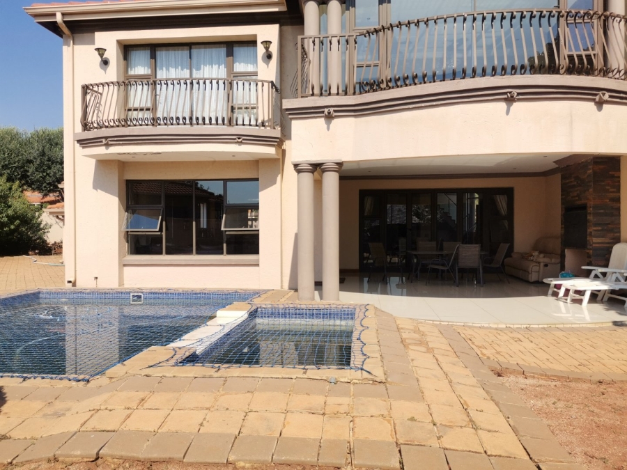 5 Bedroom Property for Sale in Zambezi Country Estate Gauteng