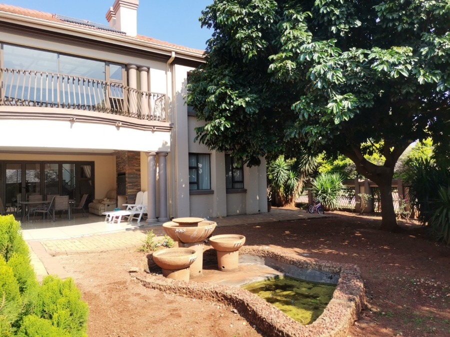 5 Bedroom Property for Sale in Zambezi Country Estate Gauteng