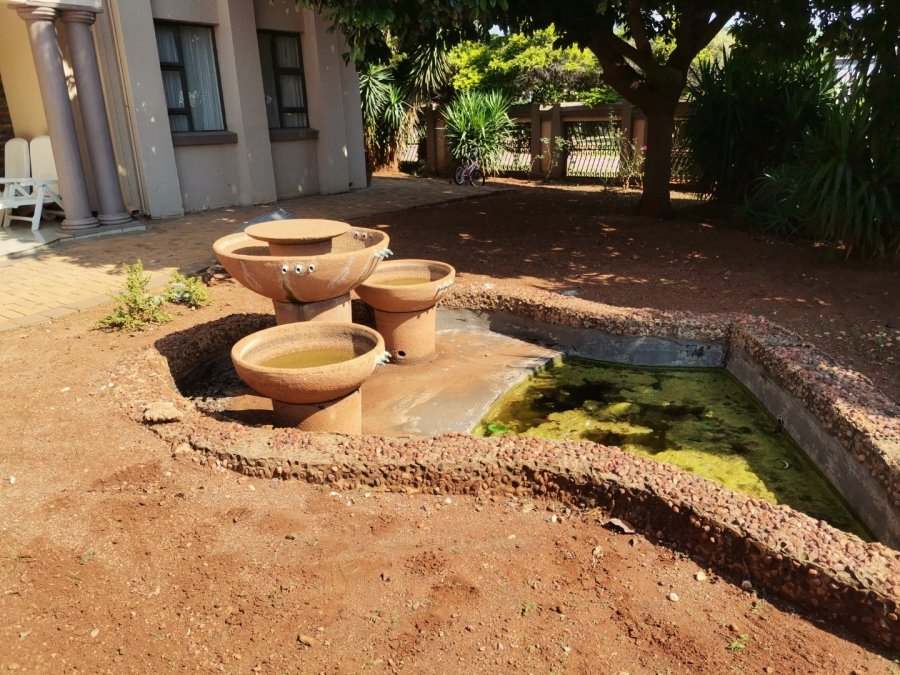 5 Bedroom Property for Sale in Zambezi Country Estate Gauteng