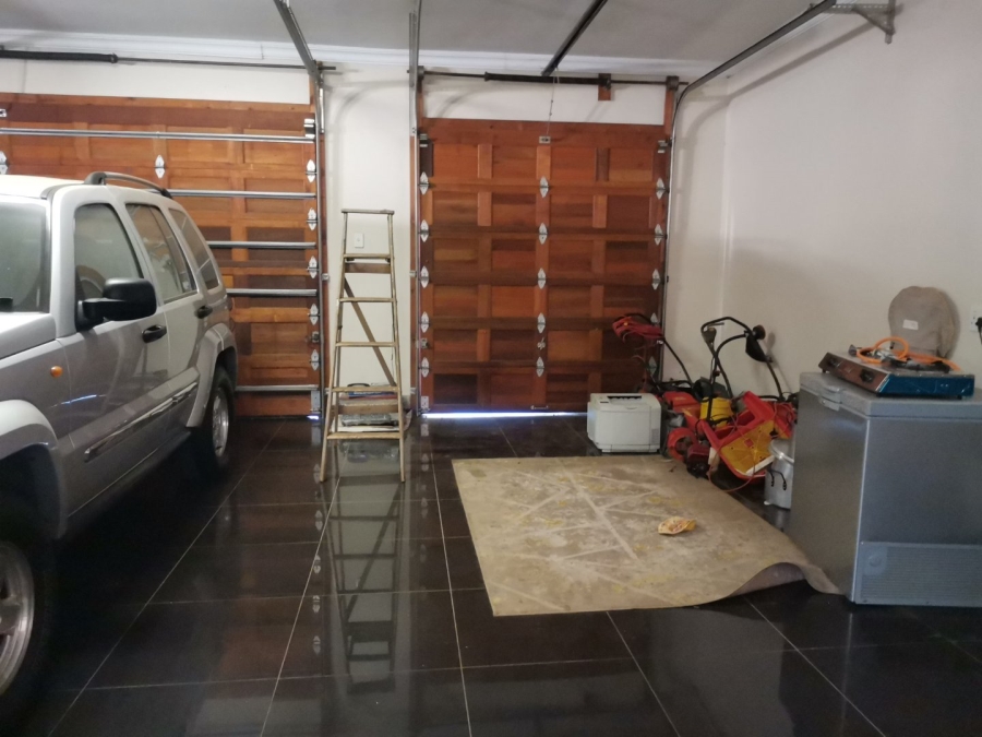 5 Bedroom Property for Sale in Zambezi Country Estate Gauteng