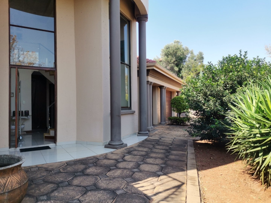 5 Bedroom Property for Sale in Zambezi Country Estate Gauteng