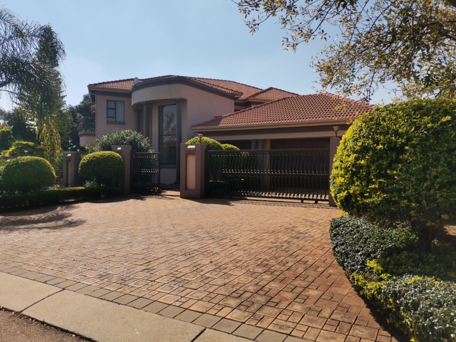 5 Bedroom Property for Sale in Zambezi Country Estate Gauteng