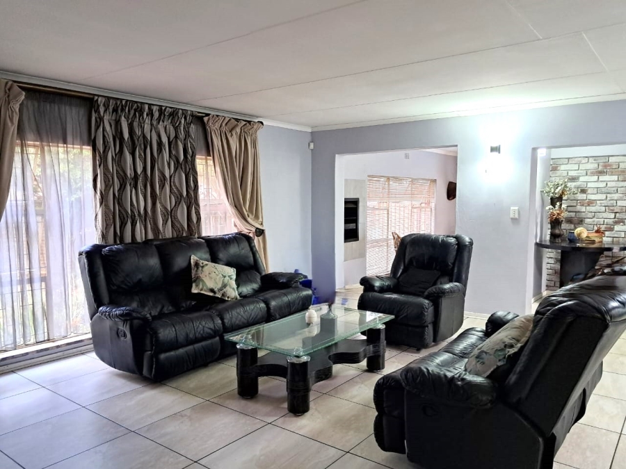 4 Bedroom Property for Sale in Three Rivers East Gauteng