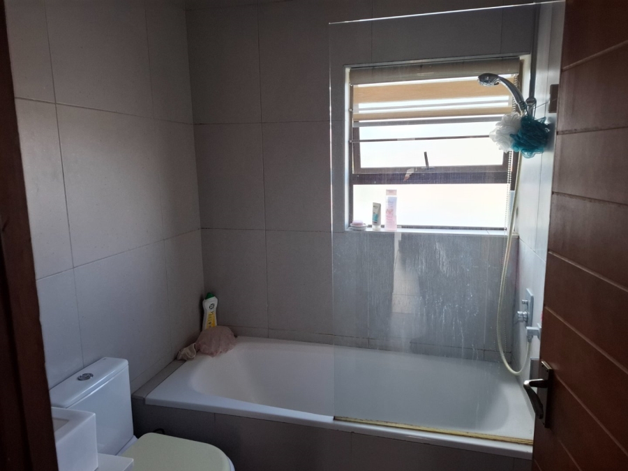 3 Bedroom Property for Sale in Glen Marais Gauteng