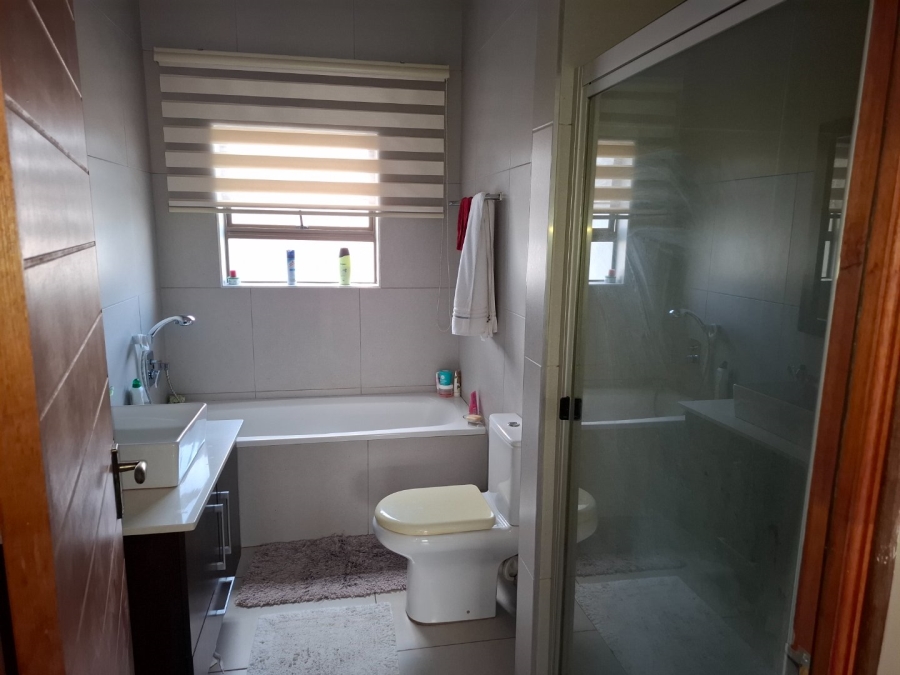 3 Bedroom Property for Sale in Glen Marais Gauteng