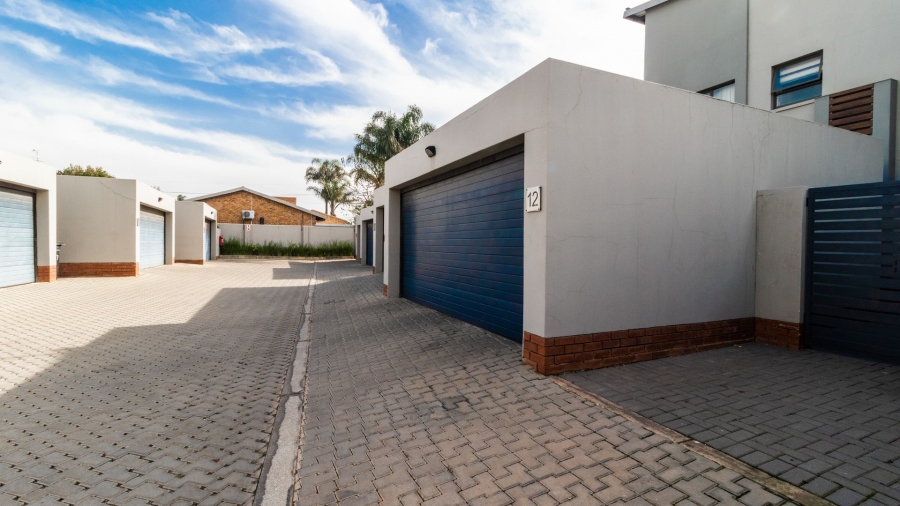 3 Bedroom Property for Sale in Glen Marais Gauteng