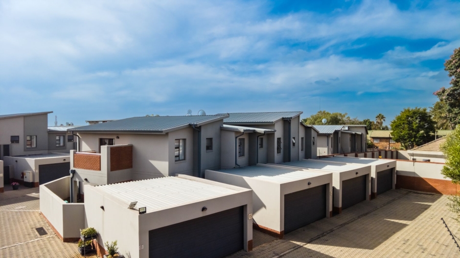 3 Bedroom Property for Sale in Glen Marais Gauteng
