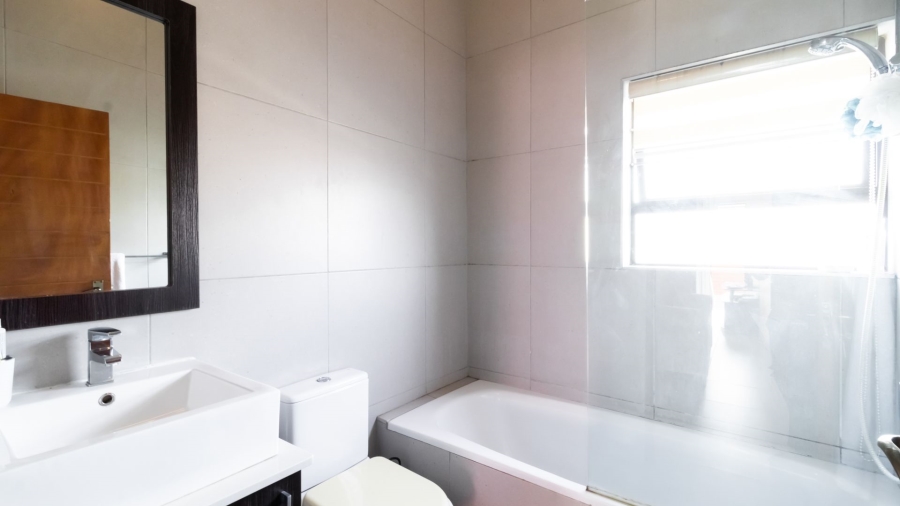 3 Bedroom Property for Sale in Glen Marais Gauteng