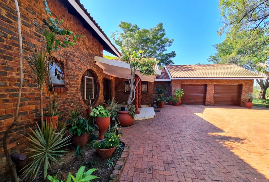4 Bedroom Property for Sale in Grootvaly AH Gauteng