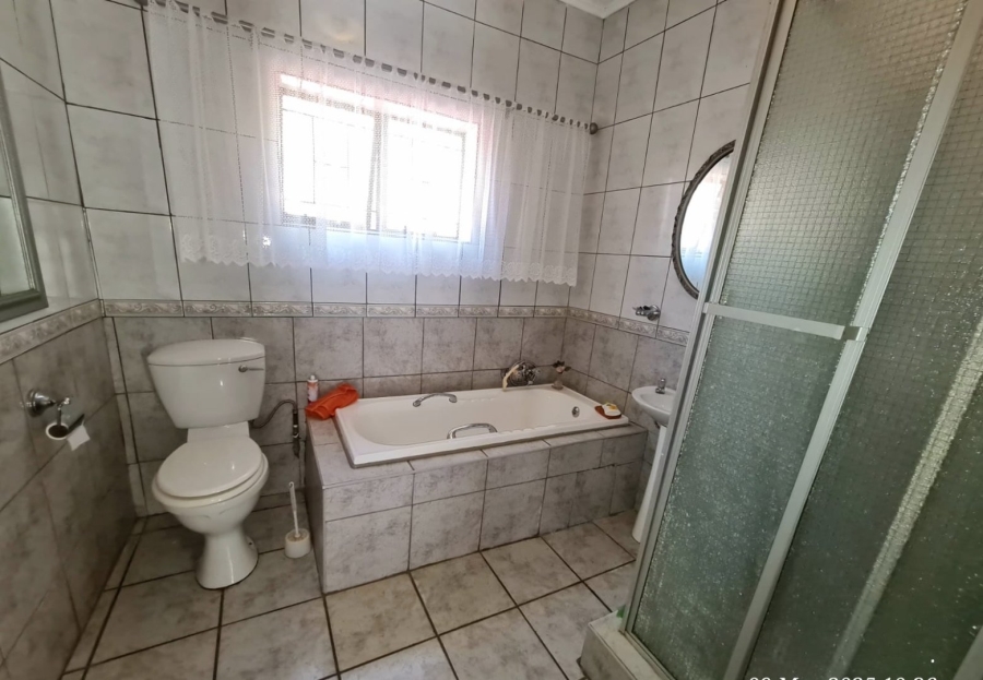 4 Bedroom Property for Sale in Grootvaly AH Gauteng