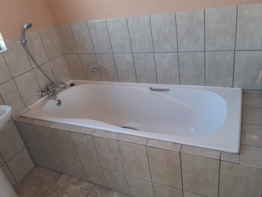 2 Bedroom Property for Sale in Selcourt Gauteng