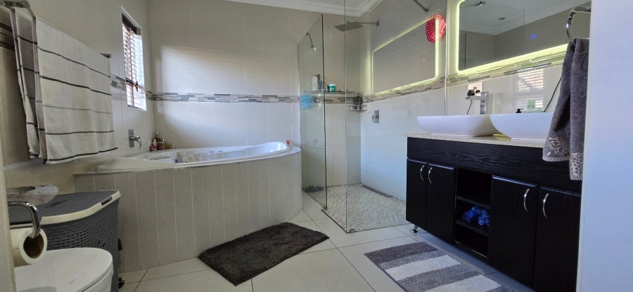 4 Bedroom Property for Sale in Aspen Hills Gauteng