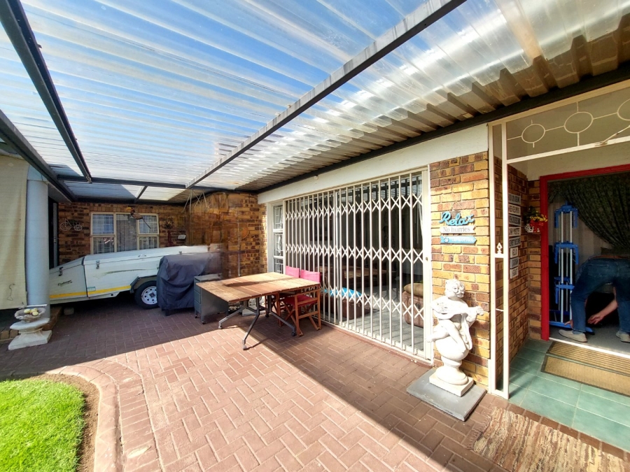 2 Bedroom Property for Sale in Bartlett Gauteng
