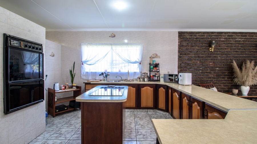 5 Bedroom Property for Sale in Birchleigh Gauteng