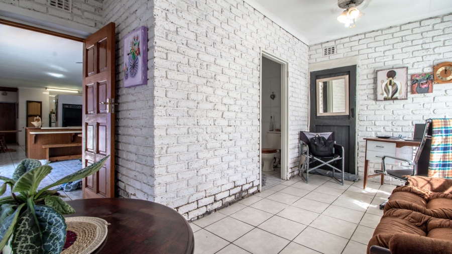 5 Bedroom Property for Sale in Birchleigh Gauteng