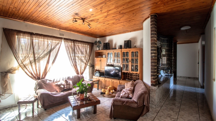 5 Bedroom Property for Sale in Birchleigh Gauteng