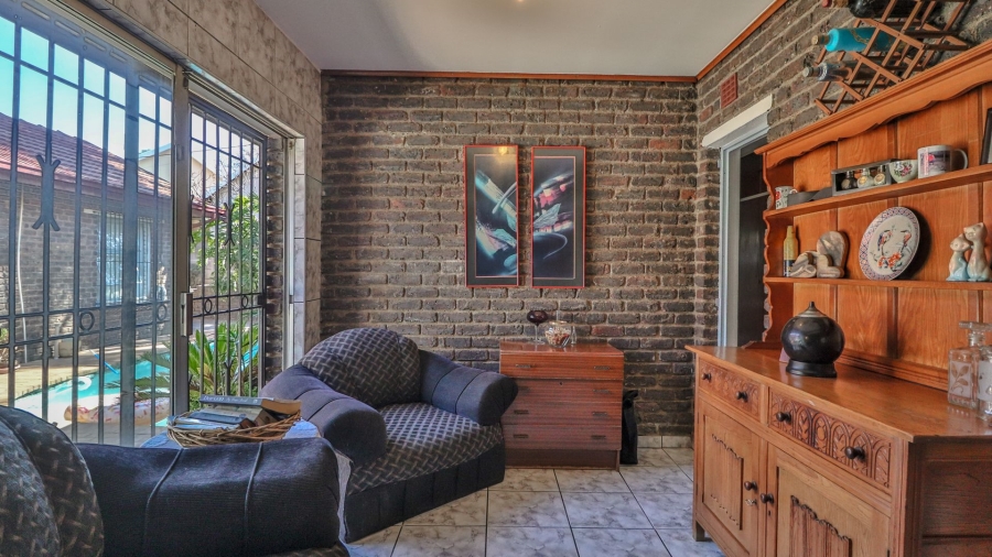 5 Bedroom Property for Sale in Birchleigh Gauteng