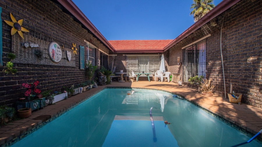 5 Bedroom Property for Sale in Birchleigh Gauteng