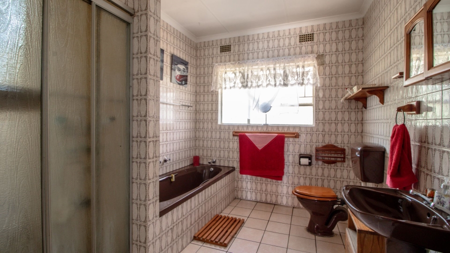 5 Bedroom Property for Sale in Birchleigh Gauteng