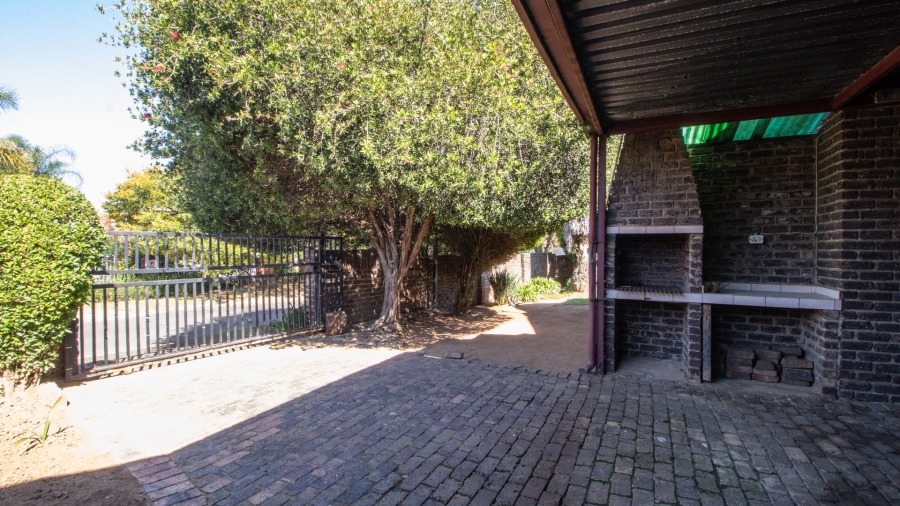 5 Bedroom Property for Sale in Birchleigh Gauteng