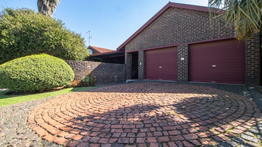 5 Bedroom Property for Sale in Birchleigh Gauteng