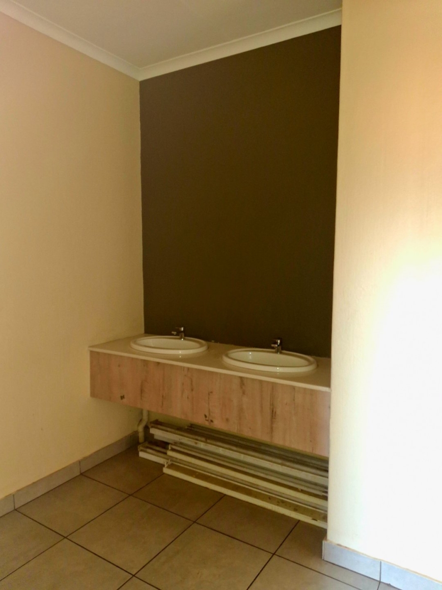 To Let 2 Bedroom Property for Rent in Pomona Gauteng