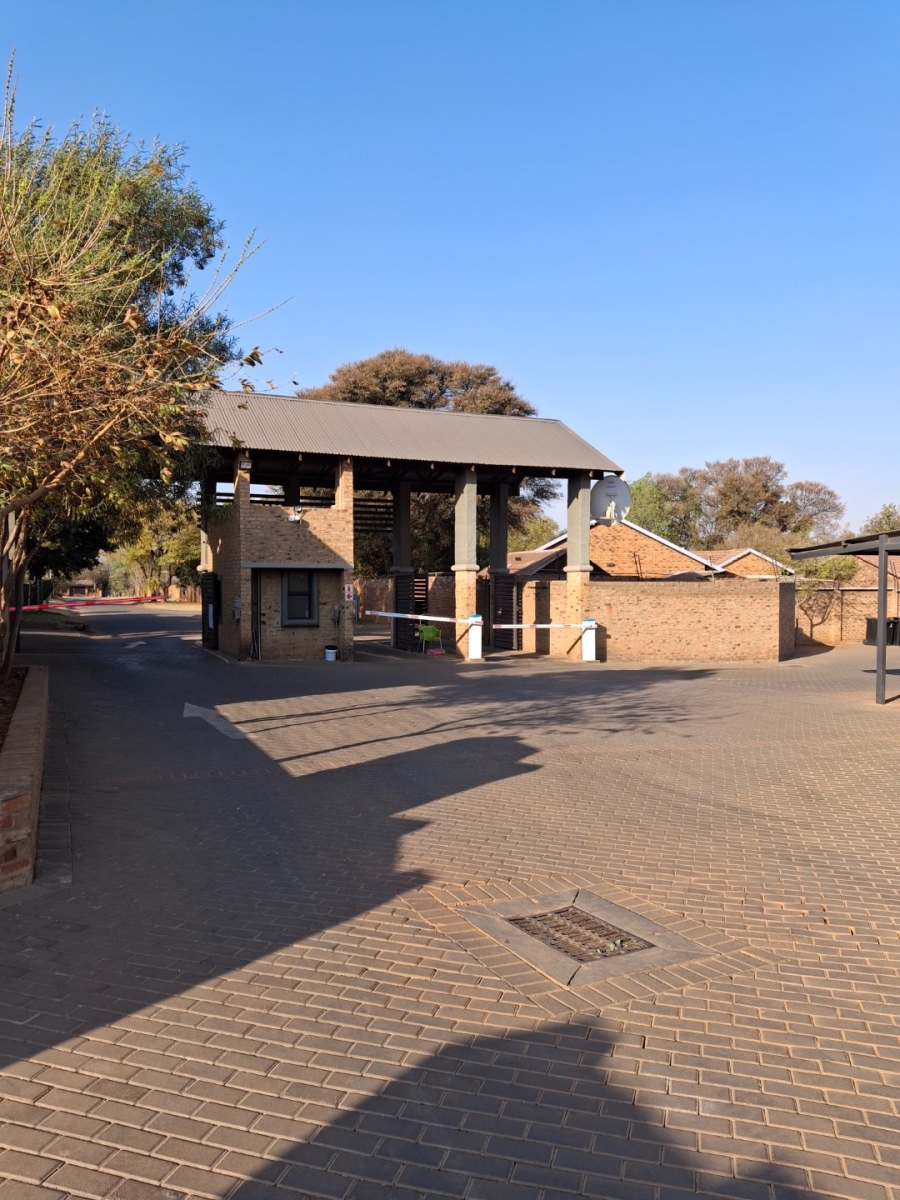 To Let 2 Bedroom Property for Rent in Pomona Gauteng