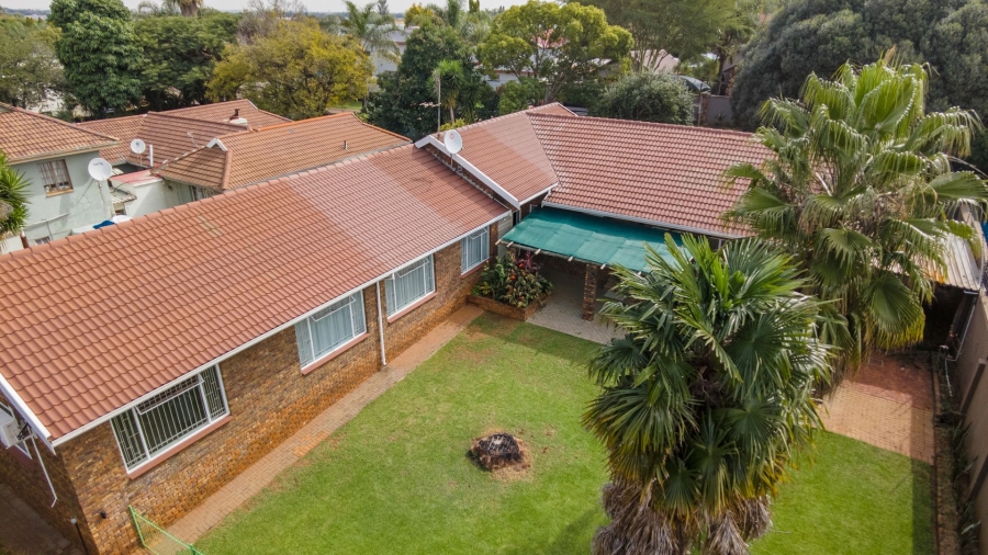 4 Bedroom Property for Sale in Zwartkop Gauteng