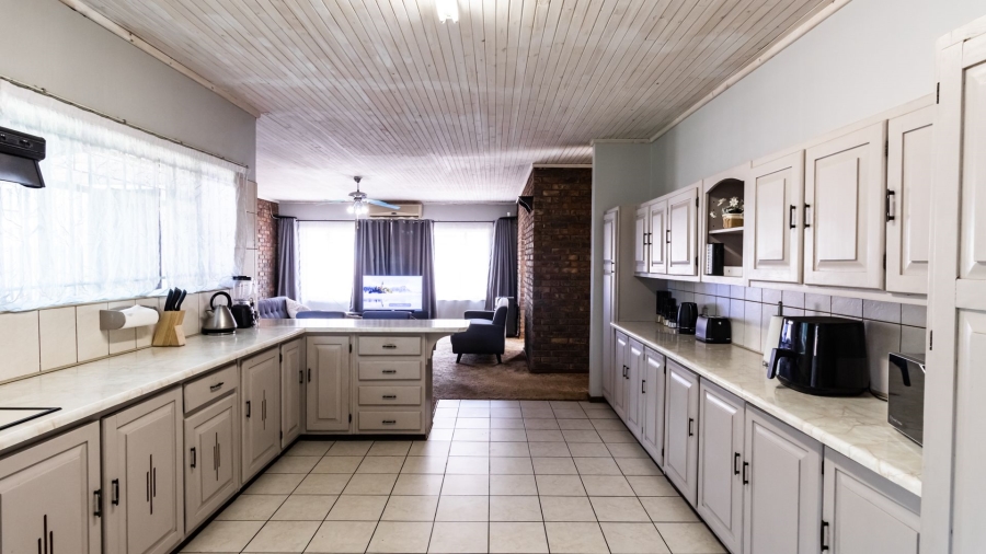 4 Bedroom Property for Sale in Zwartkop Gauteng