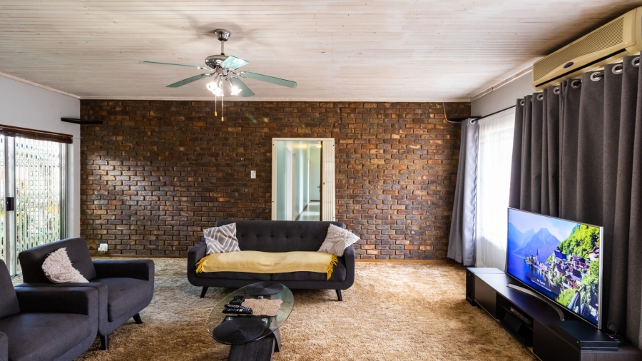 4 Bedroom Property for Sale in Zwartkop Gauteng