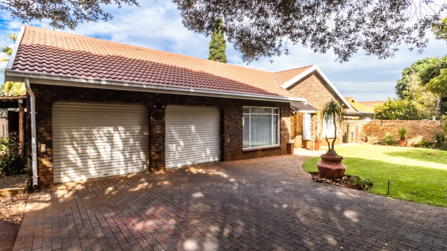 4 Bedroom Property for Sale in Zwartkop Gauteng