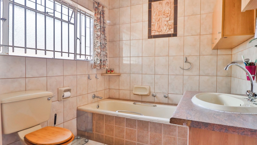 4 Bedroom Property for Sale in Zwartkop Gauteng