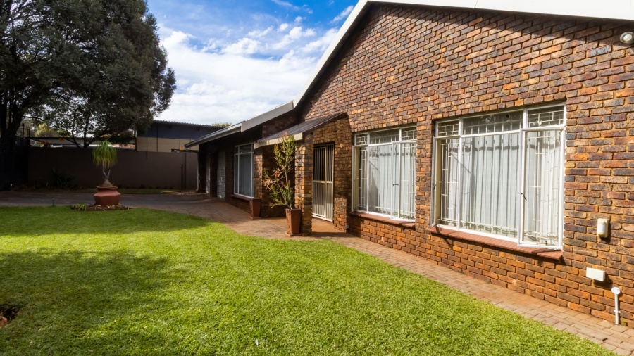 4 Bedroom Property for Sale in Zwartkop Gauteng