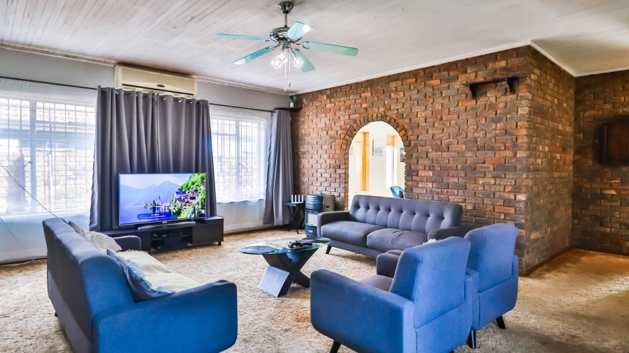 4 Bedroom Property for Sale in Zwartkop Gauteng