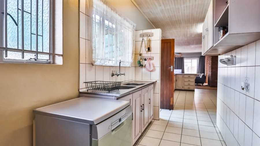 4 Bedroom Property for Sale in Zwartkop Gauteng