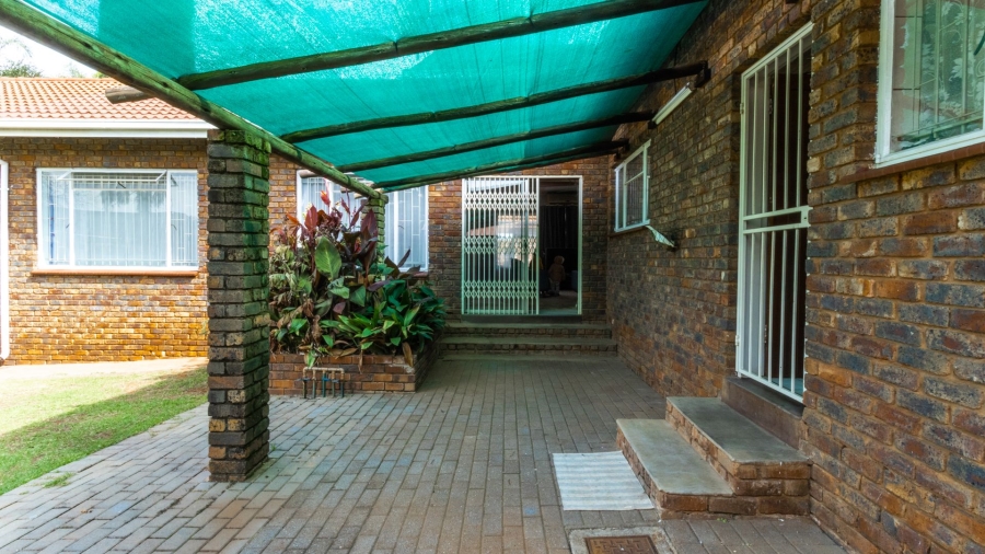 4 Bedroom Property for Sale in Zwartkop Gauteng