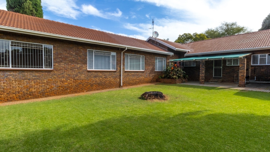 4 Bedroom Property for Sale in Zwartkop Gauteng