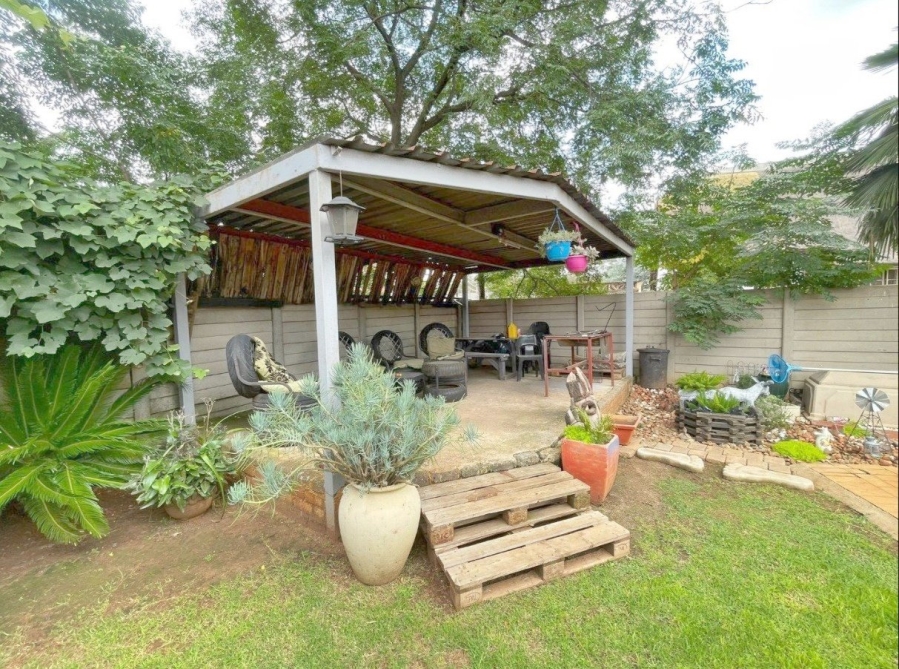 4 Bedroom Property for Sale in Dersley Gauteng