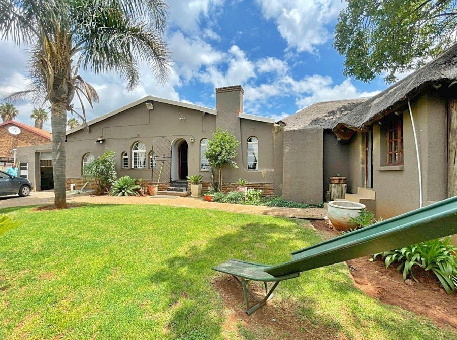 4 Bedroom Property for Sale in Dersley Gauteng
