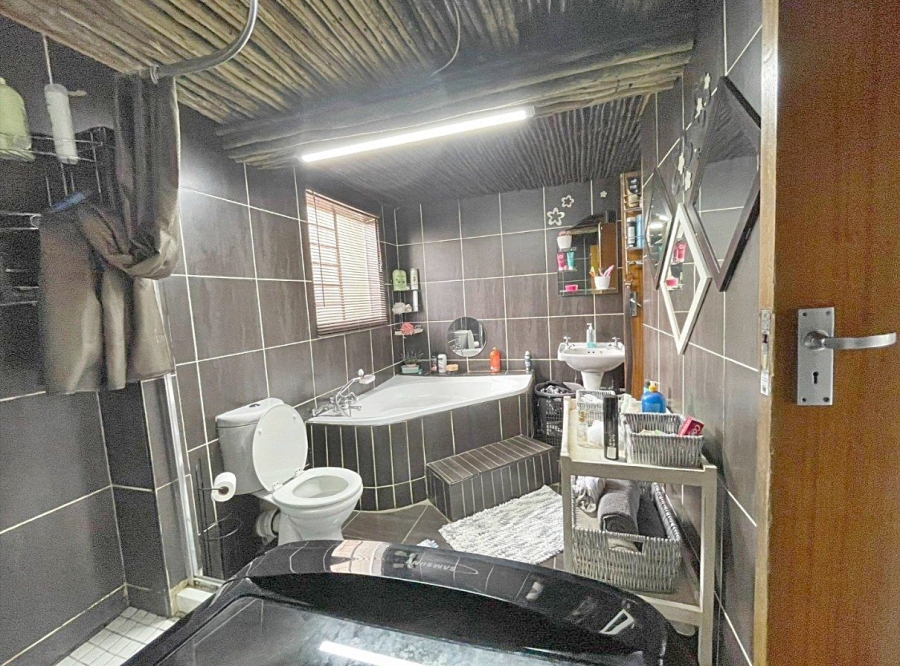 4 Bedroom Property for Sale in Dersley Gauteng