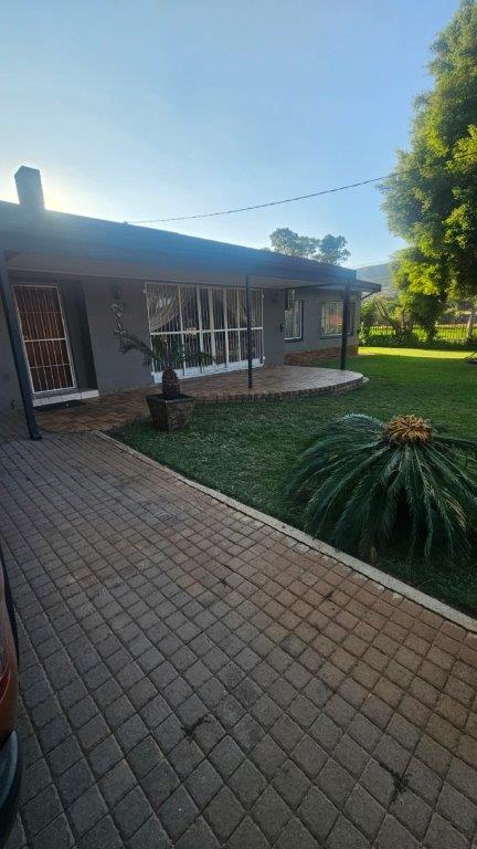 5 Bedroom Property for Sale in Mountain View Gauteng