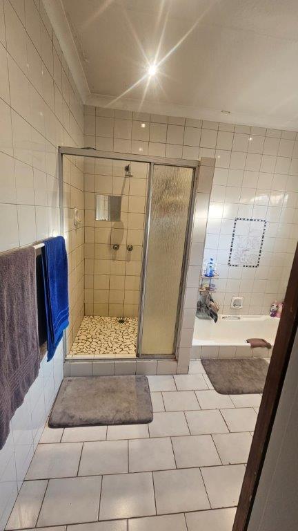 5 Bedroom Property for Sale in Mountain View Gauteng